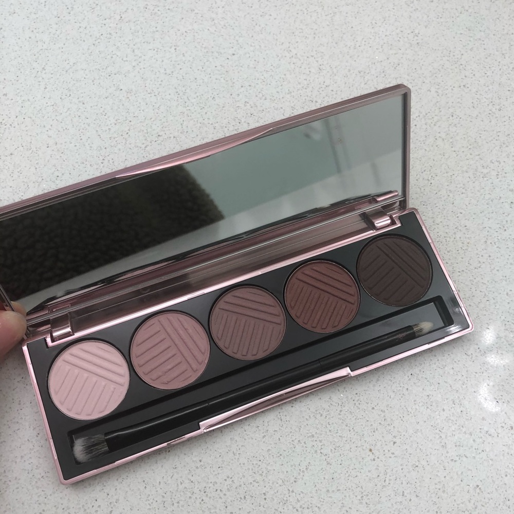 Gorgeous palette from dose of colors!